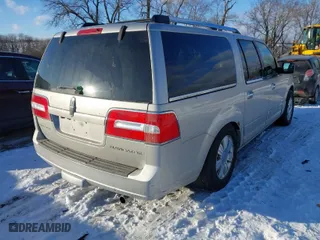 2007 Lincoln Navigator L with VIN 5LMFL28527LJ13754, listed as a IAAI auction lot 41322734 with 198,841 mi miles. Bid and sale history available at carsss.com. Image 4.