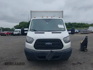 2018 Ford Transit z VIN 1FDBF8ZM3JKA90502, wystawiony jako IAAI lot #42545271 z przebiegiem 104 971 mil mil oraz . Historia ofert i sprzedaży dostępna na DreamBid. Obrazek 6.