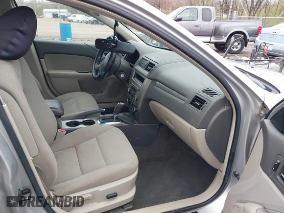 2010 Ford Fusion Hybrid with VIN 3FADP0L30AR121282, listed as a IAAI auction lot 41943397 with 109,559 mi miles. Bid and sale history available at carsss.com. Image 5.