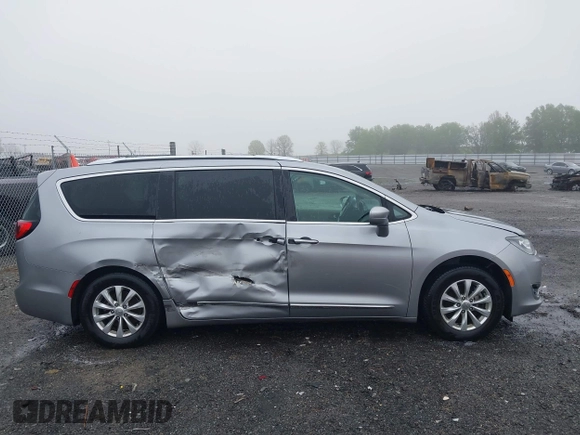 2018 Chrysler Pacifica Touring L with VIN 2C4RC1BGXJR142295, listed as a IAAI auction lot 41952592 with 135,092 mi miles and . Bid and sale history available at DreamBid. Image 13.