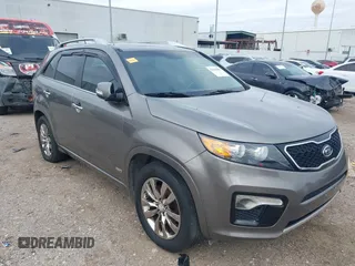 2013 Kia Sorento SX with VIN 5XYKWDA25DG395033, listed as a IAAI auction lot 41218665 with 146,591 mi miles. Bid and sale history available at carsss.com. Image 1.