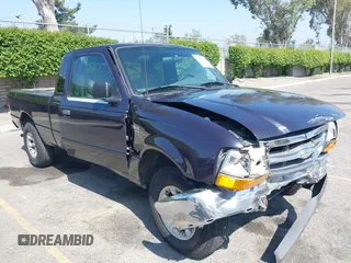 2000 Ford Ranger XL with VIN 1FTYR14V3YPB90285, listed as a IAAI auction lot 42085329 with 205,107 mi miles. Bid and sale history available at carsss.com. Image 1.
