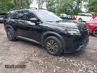 2023 Nissan Pathfinder SV z VIN 5N1DR3BA0PC259347, wystawiony jako IAAI lot #42521314 z przebiegiem 44 370 mil mil oraz . Historia ofert i sprzedaży dostępna na DreamBid. Obrazek 1.
