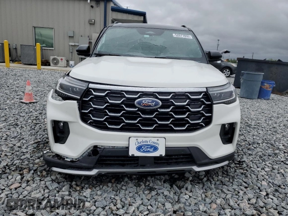 2025 Ford Explorer with VIN 1FMUK7HH8SGA05659, listed as a Copart auction lot 52077855 with 3,037 mi miles and Salvage title. Bid and sale history available at DreamBid. Image 5.