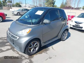 2014 Smart fortwo Pure z VIN WMEEJ3BA1EK779450, wystawiony jako IAAI lot #41882982 z przebiegiem 121 802 mil mil oraz . Historia ofert i sprzedaży dostępna na DreamBid. Obrazek 2.