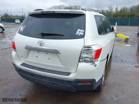 2013 Toyota Highlander with VIN 5TDZK3EH0DS098788, listed as a IAAI auction lot 41714590 with 135,317 mi miles. Bid and sale history available at carsss.com. Image 4.