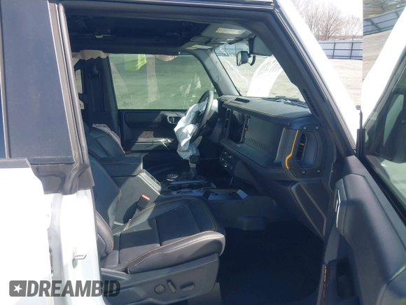 2024 Ford Bronco Badlands с VIN 1FMEE9BP3RLA42126, выставлен на аукционе IAAI как лот 41617420 с пробегом 7 662 миль миль и . История ставок и продаж доступна на DreamBid. Изображение 5.