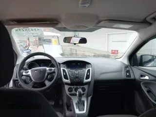 2013 Ford Focus SE z VIN 1FADP3F25DL189133, wystawiony jako IAAI lot #42438118 z przebiegiem 122 350 mil mil oraz . Historia ofert i sprzedaży dostępna na DreamBid. Obrazek 15.