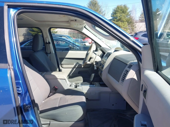 2010 Ford Escape XLT with VIN 1FMCU0D79AKB07543, listed as a IAAI auction lot 41846743 with 165,883 mi miles. Bid and sale history available at carsss.com. Image 5.