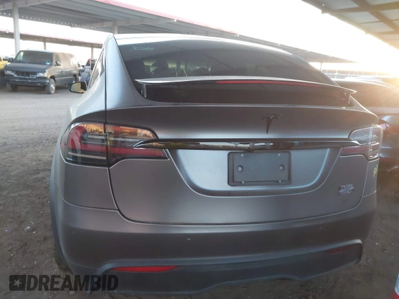 2022 Tesla Model X Plaid z VIN 7SAXCBE69NF352875, wystawiony jako IAAI lot #41964970 z przebiegiem 34 065 mil mil oraz . Historia ofert i sprzedaży dostępna na DreamBid. Obrazek 17.