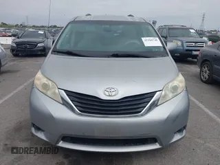 2011 Toyota Sienna LE AAS with VIN 5TDKK3DC0BS119045, listed as a IAAI auction lot 42184748 with 196,607 mi miles. Bid and sale history available at carsss.com. Image 12.