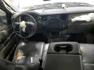 2010 Ford F-250 XL z VIN 1FTSW2B58AEB12691, wystawiony jako Copart lot #50149355 z przebiegiem 237 552 mil mil oraz Szkoda całkowita • Salvage title. Historia ofert i sprzedaży dostępna na DreamBid. Obrazek 8.