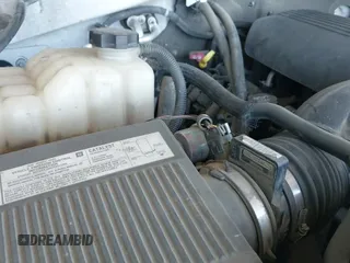 2006 Chevrolet Silverado 2500HD LT2 z VIN 1GCHC23U06F193311, wystawiony jako IAAI lot #43235792 z przebiegiem 241 786 mil mil oraz . Historia ofert i sprzedaży dostępna na DreamBid. Obrazek 19.