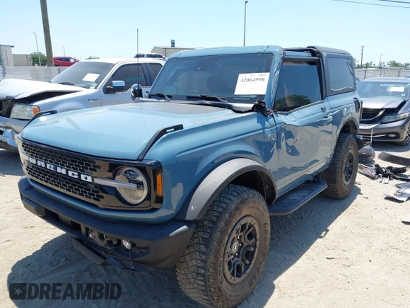 2021 Ford Bronco z VIN 1FMDE5CP5MLA98340, wystawiony jako IAAI lot #42064998 z przebiegiem 38 569 mil mil oraz . Historia ofert i sprzedaży dostępna na DreamBid. Obrazek 2.