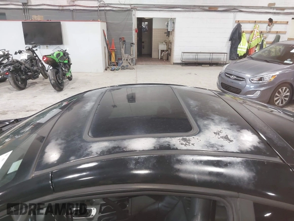2009 Mitsubishi Eclipse GS z VIN 4A3AK24FX9E013800, wystawiony jako IAAI lot #42525551 z przebiegiem 108 766 mil mil oraz . Historia ofert i sprzedaży dostępna na DreamBid. Obrazek 6.
