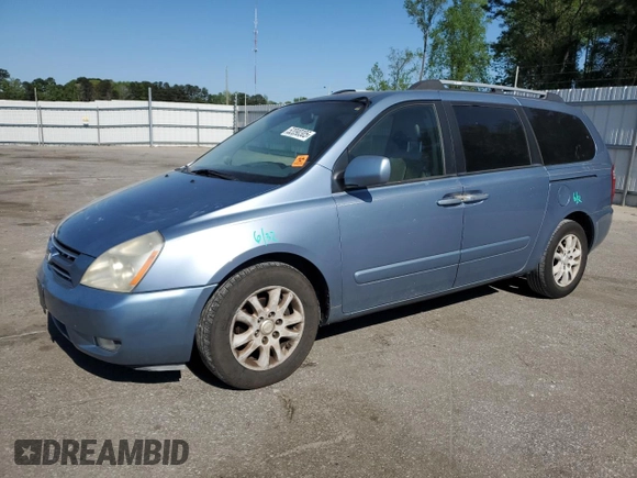 2008 Kia Sedona LX with VIN KNDMB233586210180, listed as a Copart auction lot 52090305 with 220,428 mi miles and Salvage Title. Bid and sale history available at carsss.com. Image 1.