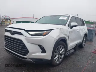 2024 Toyota Highlander XLE z VIN 5TDAAAA59RS011154, wystawiony jako IAAI lot #41243314 z przebiegiem 28 555 mil mil oraz . Historia ofert i sprzedaży dostępna na DreamBid. Obrazek 2.