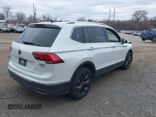 2023 Volkswagen Tiguan SE z VIN 3VV2B7AX8PM062519, wystawiony jako IAAI lot #41541819 z przebiegiem 93 873 mil mil oraz . Historia ofert i sprzedaży dostępna na DreamBid. Obrazek 4.