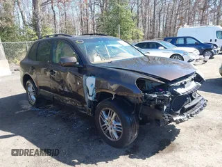 2010 Porsche Cayenne z VIN WP1AA2AP0ALA02855, wystawiony jako IAAI lot #38917556 z przebiegiem 86 881 mil mil oraz . Historia ofert i sprzedaży dostępna na DreamBid. Obrazek 1.