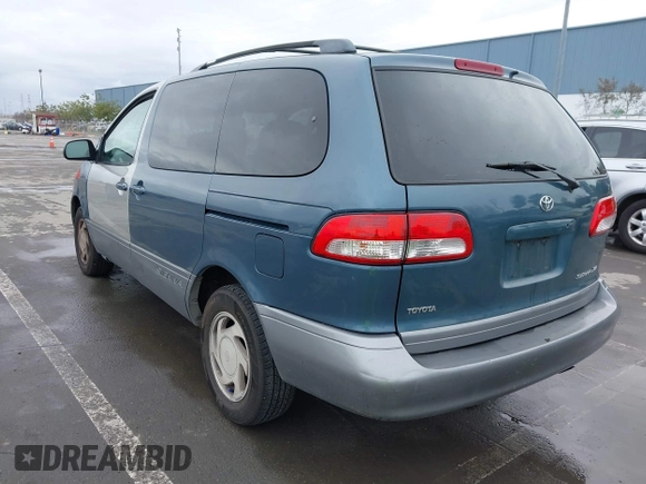 2001 Toyota Sienna LE with VIN 4T3ZF13C11U395630, listed as a IAAI auction lot 41743896 with 189,986 mi miles. Bid and sale history available at carsss.com. Image 3.