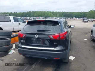 2017 Nissan Rogue S z VIN JN1BJ1CP9HW019565, wystawiony jako IAAI lot #42121059 z przebiegiem 106 056 mil mil oraz . Historia ofert i sprzedaży dostępna na DreamBid. Obrazek 16.