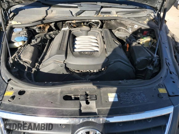 2004 Volkswagen Touareg z VIN WVGEM77L64D051760, wystawiony jako Copart lot #87044304 z przebiegiem Nie podano mil oraz Szkoda całkowita • Salvage title. Historia ofert i sprzedaży dostępna na DreamBid. Obrazek 13.
