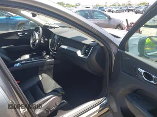 2019 Volvo XC60 Momentum with VIN LYV102DKXKB224961, listed as a IAAI auction lot 42377394 with 71,234 mi miles and . Bid and sale history available at DreamBid. Image 5.