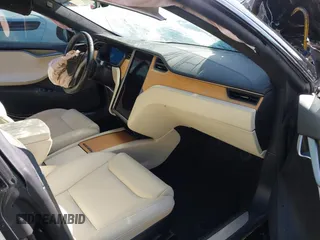 2021 Tesla Model S Long Range Plus z VIN 5YJSA1E24MF426299, wystawiony jako IAAI lot #41673498 z przebiegiem 102 035 mil mil oraz . Historia ofert i sprzedaży dostępna na DreamBid. Obrazek 5.