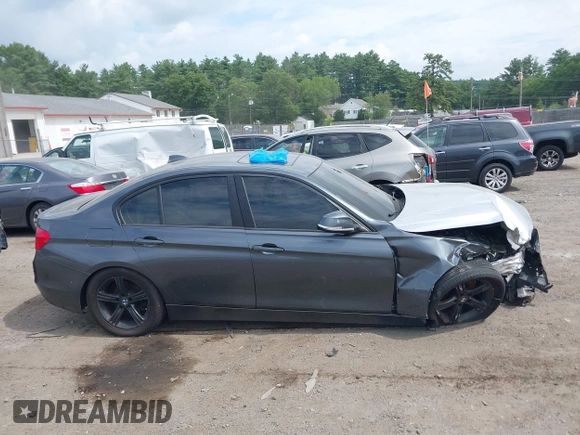 2015 BMW 3 Series 328i xDrive с VIN WBA3B5G53FNS20635, выставлен на аукционе IAAI как лот 42744509 с пробегом Не указан миль и . История ставок и продаж доступна на DreamBid. Изображение 13.