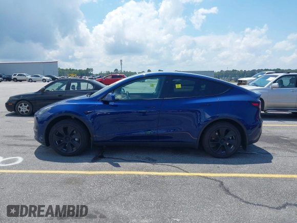 2024 Tesla Model Y с VIN 7SAYGDED5RF015208, выставлен на аукционе IAAI как лот 42723983 с пробегом 10 223 миль миль и . История ставок и продаж доступна на DreamBid. Изображение 14.