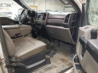 2018 Ford Super Duty F-250 SRW XL with VIN 1FT7W2B62JEB55938, listed as a IAAI auction lot 41236499 with 276,458 mi miles. Bid and sale history available at carsss.com. Image 5.