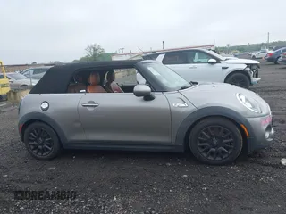 2016 MINI Convertible S z VIN WMWWG9C53G3A91095, wystawiony jako IAAI lot #42283353 z przebiegiem Nie podano mil oraz . Historia ofert i sprzedaży dostępna na DreamBid. Obrazek 13.