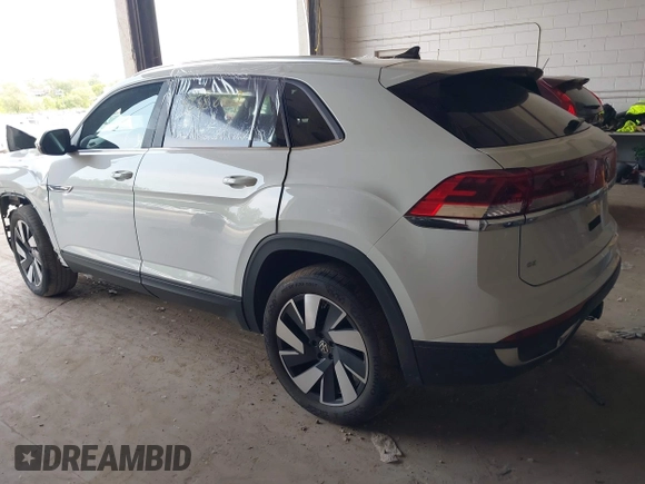 2024 Volkswagen Atlas SE with VIN 1V2KE2CA4RC208435, listed as a IAAI auction lot 42382037 with 38,693 mi miles and . Bid and sale history available at DreamBid. Image 3.