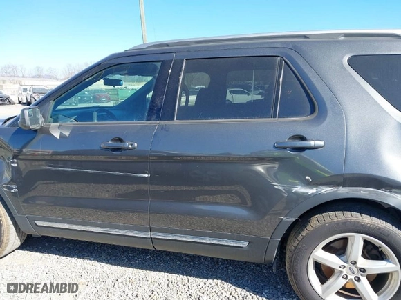 2019 Ford Explorer XLT with VIN 1FM5K7D89KGA32556, listed as a IAAI auction lot 41699226 with 69,938 mi miles. Bid and sale history available at carsss.com. Image 14.