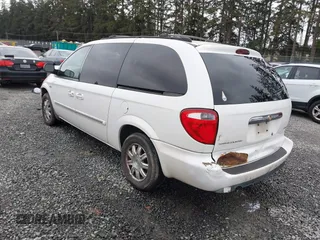 2005 Chrysler Town & Country Touring with VIN 2C4GP54L25R395372, listed as a IAAI auction lot 41805284 with 143,431 mi miles. Bid and sale history available at carsss.com. Image 3.