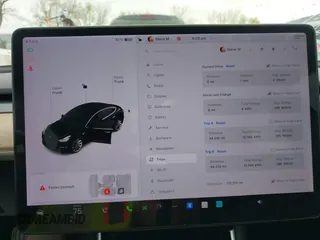 2018 Tesla Model 3 Long Range Battery z VIN 5YJ3E1EA7JF035546, wystawiony jako IAAI lot #42064239 z przebiegiem 113 210 mil mil oraz . Historia ofert i sprzedaży dostępna na DreamBid. Obrazek 7.