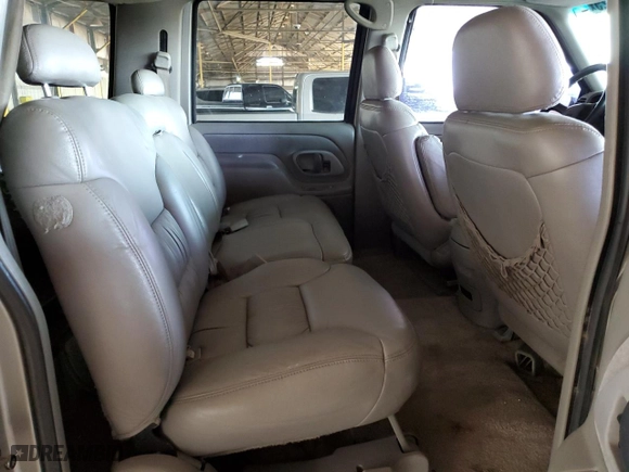 1999 Chevrolet Suburban with VIN 3GNFK16R3XG217135, listed as a Copart auction lot 52558125 with 200,002 mi miles and Clean Title. Bid and sale history available at carsss.com. Image 10.