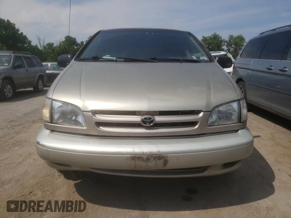 2000 Toyota Sienna LE with VIN 4T3ZF13C8YU219698, listed as a Copart auction lot 59733984 with 305,061 mi miles and Salvage Title. Bid and sale history available at carsss.com. Image 5.