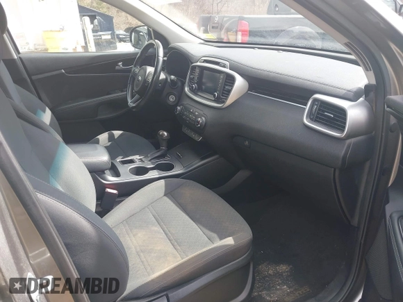 2018 Kia Sorento LX with VIN 5XYPGDA36JG403695, listed as a IAAI auction lot 42018100 with 111,059 mi miles. Bid and sale history available at carsss.com. Image 5.