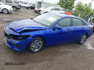 2024 Hyundai Elantra SEL z VIN KMHLM4DG2RU749447, wystawiony jako IAAI lot #42603791 z przebiegiem 9 904 mil mil oraz . Historia ofert i sprzedaży dostępna na DreamBid. Obrazek 15.