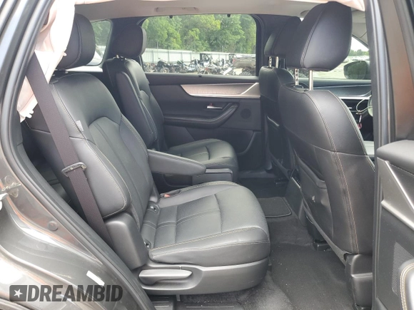 2024 Mazda CX-90 Preferred Plus z VIN JM3KKCHD5R1110410, wystawiony jako Copart lot #53745665 z przebiegiem 22 222 mil mil oraz Szkody całkowita. Historia ofert i sprzedaży dostępna na DreamBid. Obrazek 11.