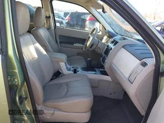 2010 Mercury Mariner Premier z VIN 4M2CN9H76AKJ09759, wystawiony jako IAAI lot #41766694 z przebiegiem 119 546 mil mil oraz . Historia ofert i sprzedaży dostępna na DreamBid. Obrazek 5.