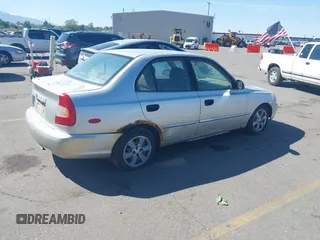 2002 Hyundai Accent GL z VIN KMHCG45C62U336245, wystawiony jako IAAI lot #42312838 z przebiegiem 310 753 mil mil oraz . Historia ofert i sprzedaży dostępna na DreamBid. Obrazek 4.