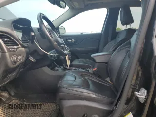 2019 Jeep Cherokee Trailhawk z VIN 1C4PJMBXXKD471338, wystawiony jako Copart lot #59880765 z przebiegiem 59 546 mil mil oraz Szkoda całkowita • Salvage title. Historia ofert i sprzedaży dostępna na DreamBid. Obrazek 7.