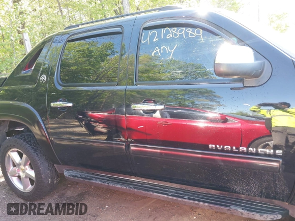 2013 Chevrolet Avalanche LS with VIN 3GNTKEE76DG197730, listed as a IAAI auction lot 42128989 with 105,722 mi miles and . Bid and sale history available at DreamBid. Image 14.