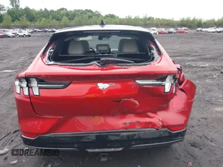 2022 Ford Mustang Mach-E Premium z VIN 3FMTK3SU8NMA03382, wystawiony jako IAAI lot #42534414 z przebiegiem 47 364 mil mil oraz . Historia ofert i sprzedaży dostępna na DreamBid. Obrazek 16.
