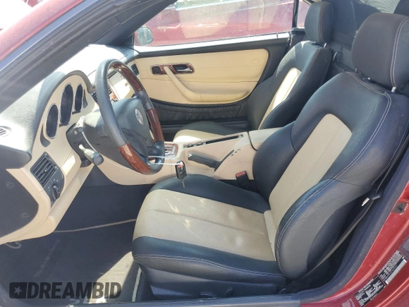2002 Mercedes-Benz SLK 320 z VIN WDBKK65F62F265927, wystawiony jako Copart lot #49832295 z przebiegiem 64 490 mil mil oraz Czysty tytuł • Clean title. Historia ofert i sprzedaży dostępna na DreamBid. Obrazek 7.