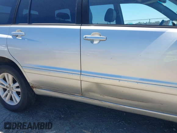 2006 Toyota Highlander Hybrid with VIN JTEDW21A060015086, listed as a IAAI auction lot 42138780 with 228,472 mi miles. Bid and sale history available at carsss.com. Image 6.