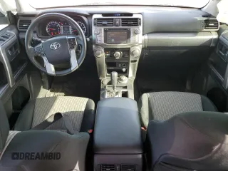2018 Toyota 4Runner SR5 z VIN JTEBU5JR6J5593418, wystawiony jako Copart lot #60228085 z przebiegiem 96 239 mil mil oraz Szkoda całkowita • Salvage title. Historia ofert i sprzedaży dostępna na DreamBid. Obrazek 8.