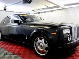2007 Rolls-Royce Phantom z VIN SCA1S68547UX08408, wystawiony jako Copart lot #87547135 z przebiegiem 27 780 mil mil oraz Tytuł czysty. Historia ofert i sprzedaży dostępna na DreamBid. Obrazek 1.